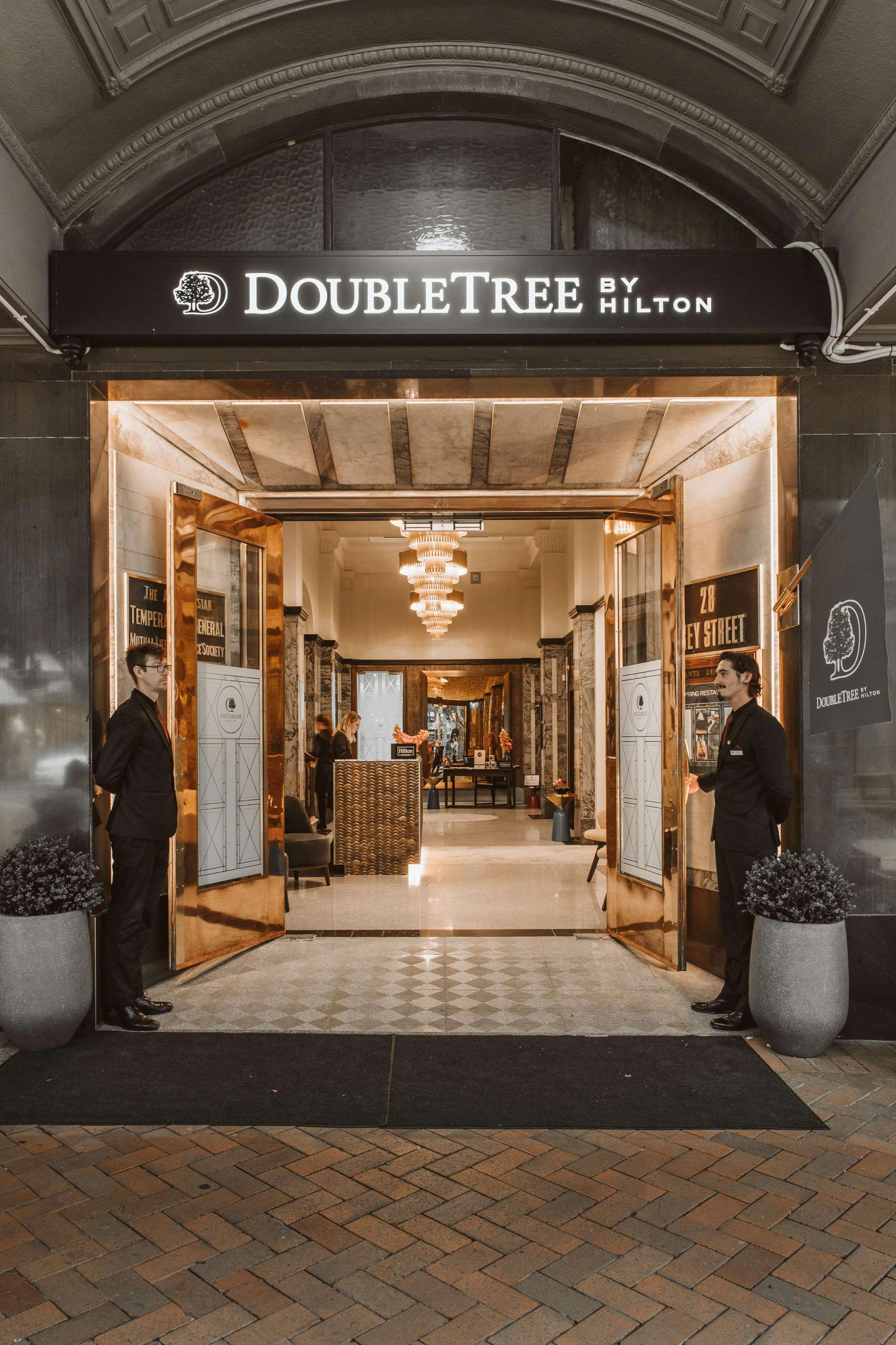 Отель Doubletree By Hilton Веллингтон Экстерьер фото